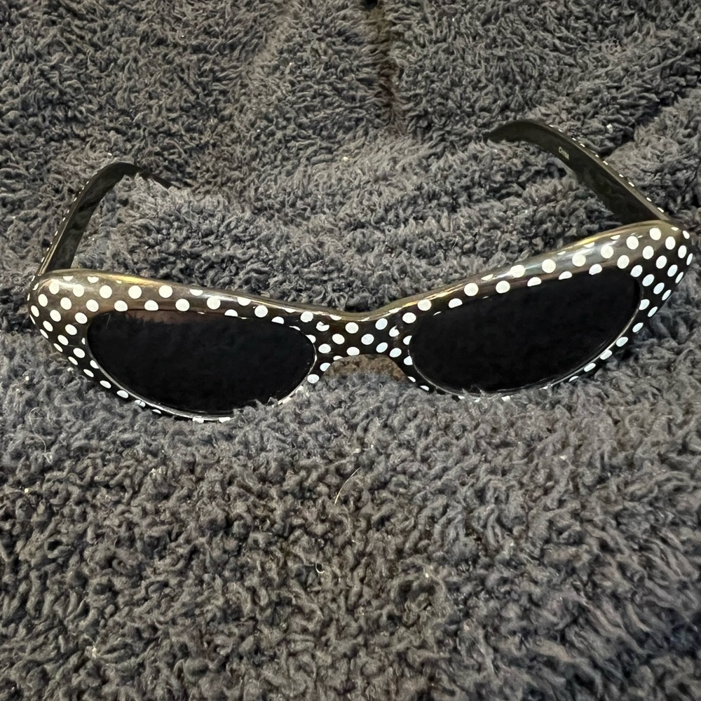 Polka Dot Cat-Eye Sunglasses - Black & White